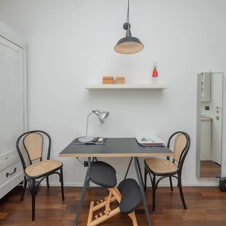 Xenia - Intimate In Sempione Apartment Milan