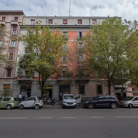 Apartment Xenia - Intimate In Sempione