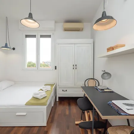 Apartment Xenia - Intimate In Sempione *
